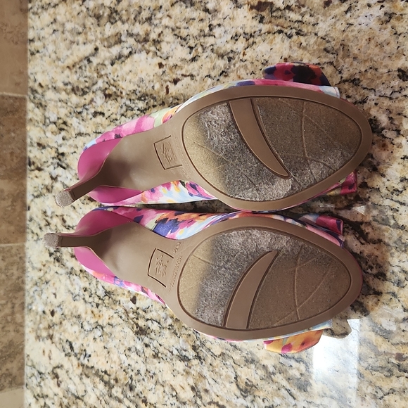 Satin Fioni with 4" heel - Picture 4 of 4